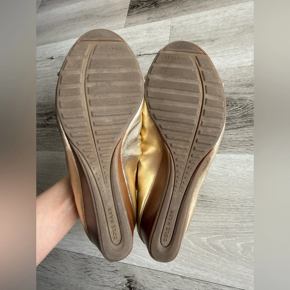 Cole Haan Gold Peep Toe Flats/Wedge Heels, Size 5.5 - Picture 17 of 17
